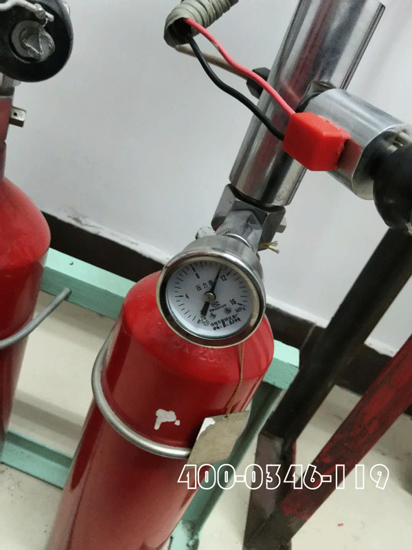 安裝二氧化碳氣體滅火系統通常會使用哪種啟動方式？